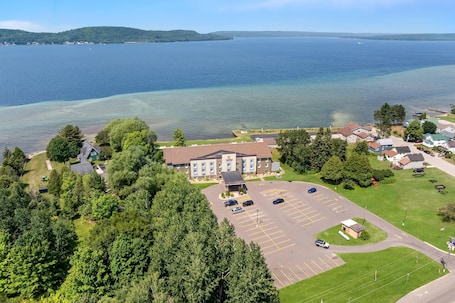 Exterior. Comfort Inn & Suites Munising-Lakefront