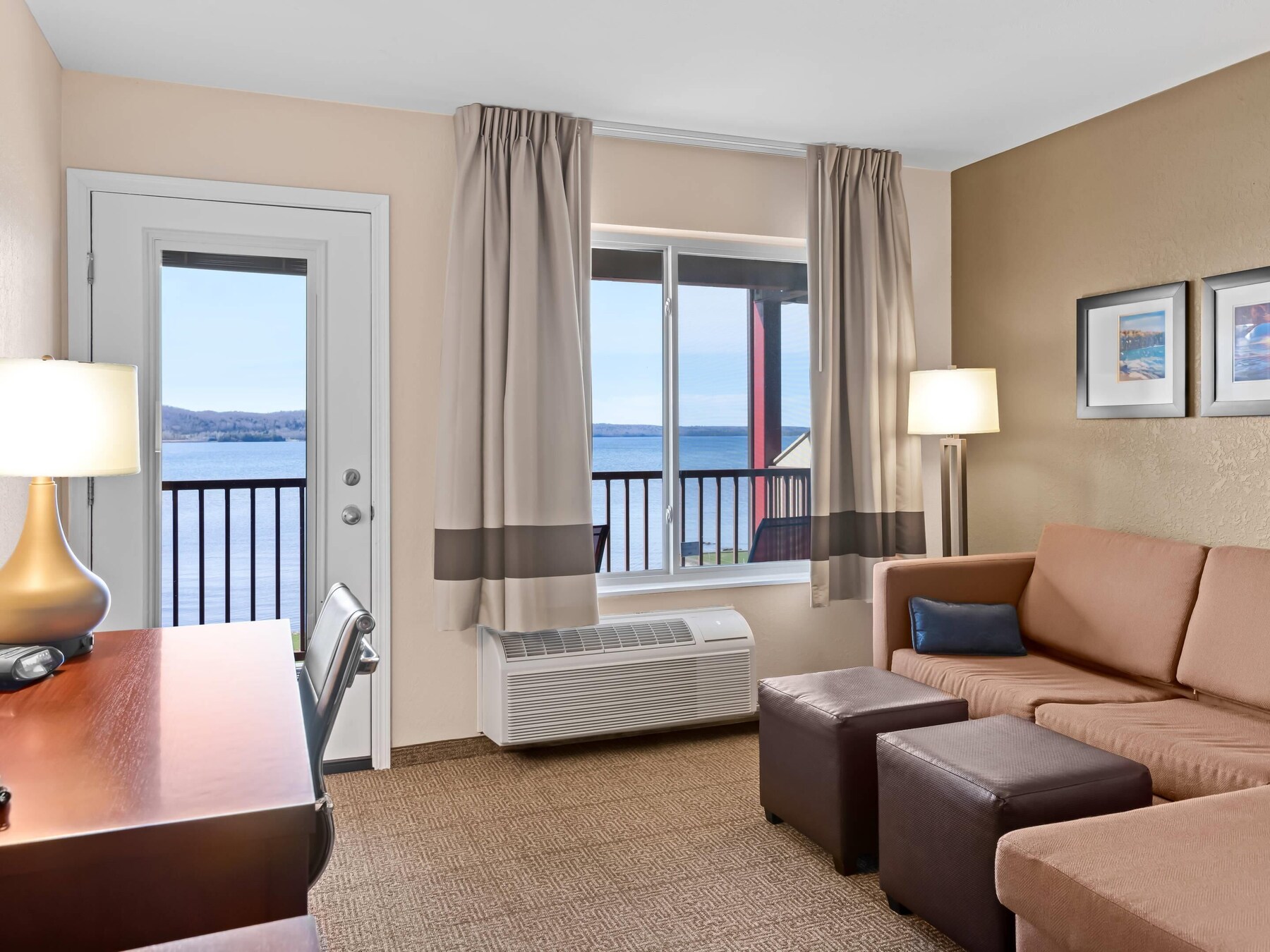 Suite, 1 cama King size y sofá cama, para no fumadores (Lakefront) | Escritorio, tabla de planchar con plancha y wifi gratis