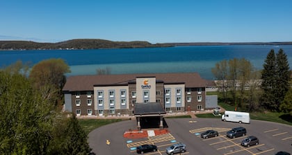 Comfort Inn & Suites Munising-Lakefront