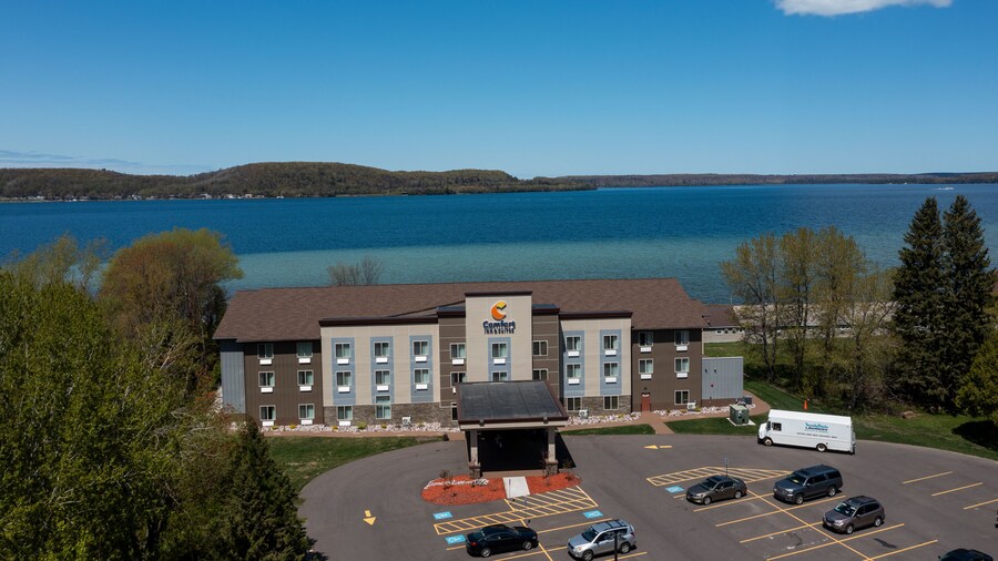 Comfort Inn & Suites Munising-Lakefront