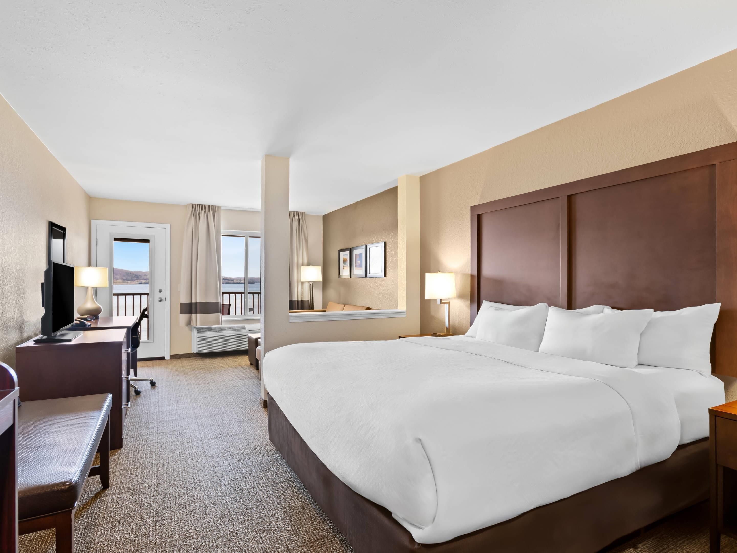 Suite, 1 King Bed with Sofa bed, Non Smoking (Lakefront) | Desk, iron/ironing board, free WiFi