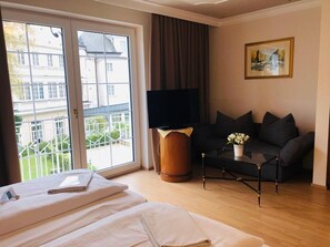 Comfort-huone | Allergiatestatut vuodevaatteet, tallelokero huoneessa