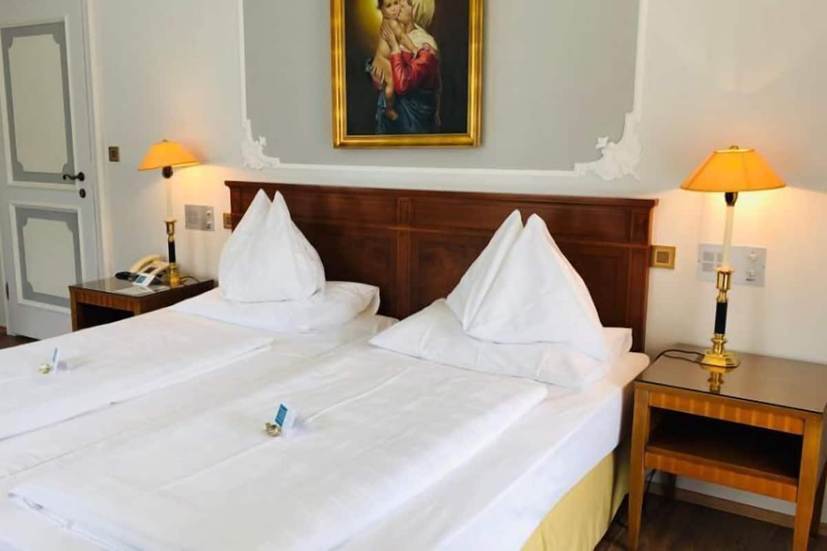 Suite | 1 bedroom, hypo-allergenic bedding, in-room safe, free cribs/infant beds