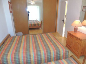 Unclassified image, 4 of 9, button