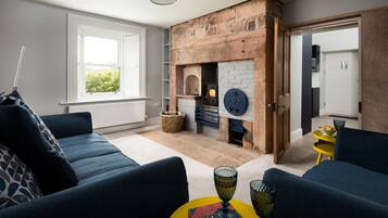 Premium Cottage, Private Bathroom, Garden View | Lounge