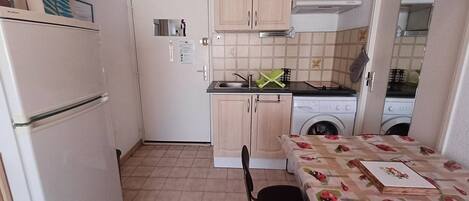 Fridge, microwave, oven