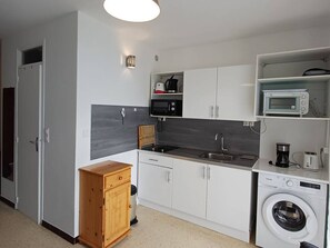 Kühlschrank, Mikrowelle, Ofen, Toaster