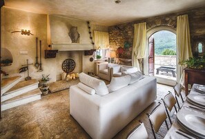 Smart TV, fireplace - Marcheamore - La Roccaccia - Apt. La Sibilla (montefortino)