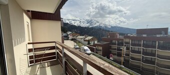 3 piezas a pie de pistas con balcón, 2 habitaciones
