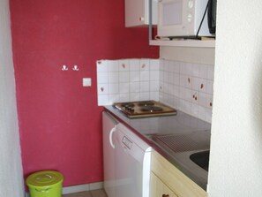 Kühlschrank, Mikrowelle, Geschirrspüler