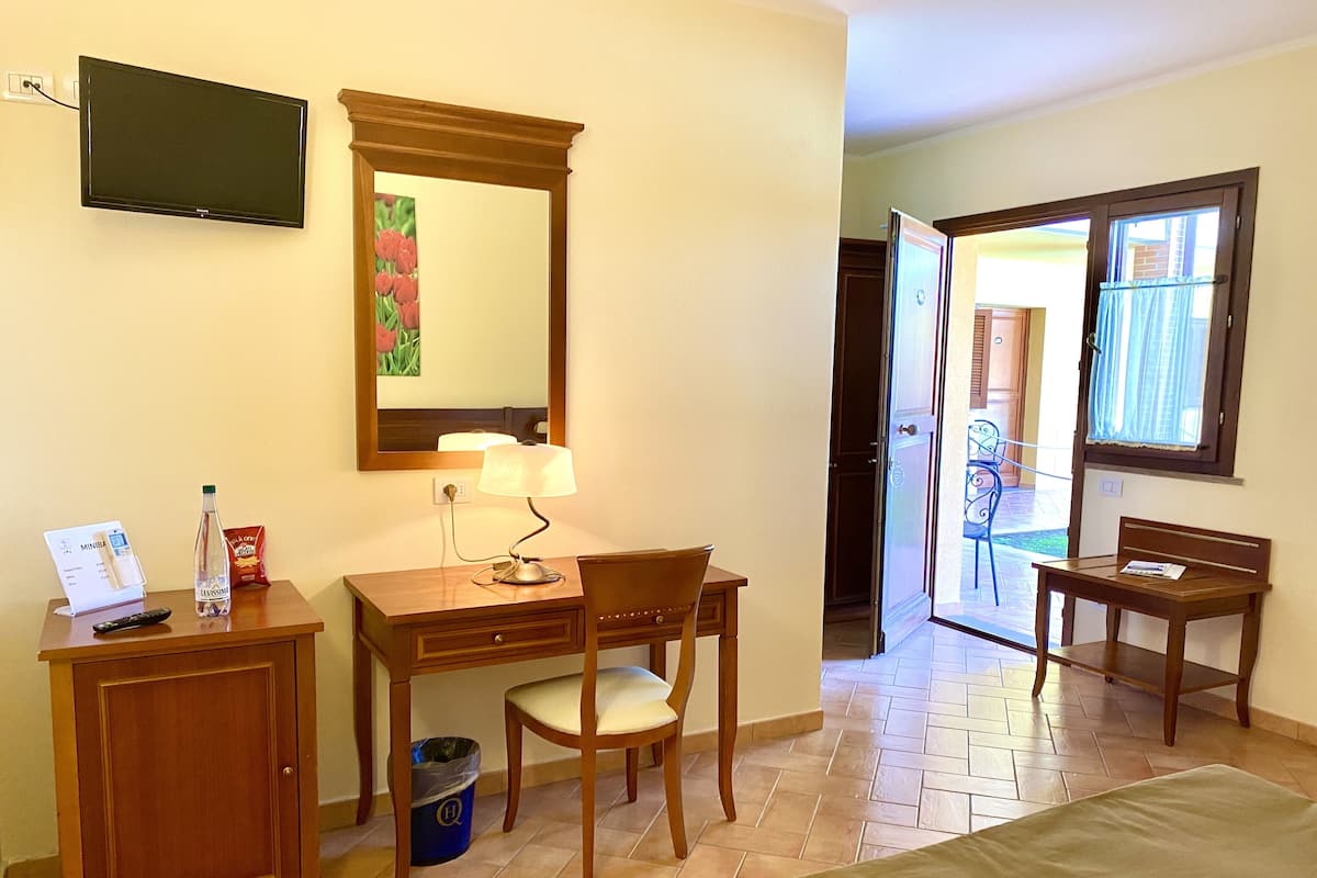 Premium bedding, down duvets, minibar, in-room safe