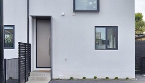 Exterior detail - Salisbury Style-City location: Spacious two bedroom apartment (Christchurch)