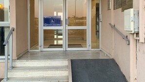 The entrance to Sevigne Thermal with a wheelchair-accessible ramp and a sign indicating access to the parking area.