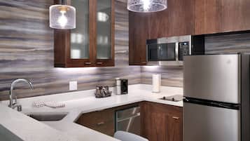 Refrigerador, microondas, placa de cocina, lavavajillas