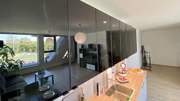 KĂŒhlschrank, Mikrowelle, Ofen, Herdplatte