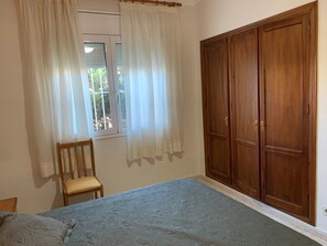 5 bedrooms, iron/ironing board, travel crib, free WiFi