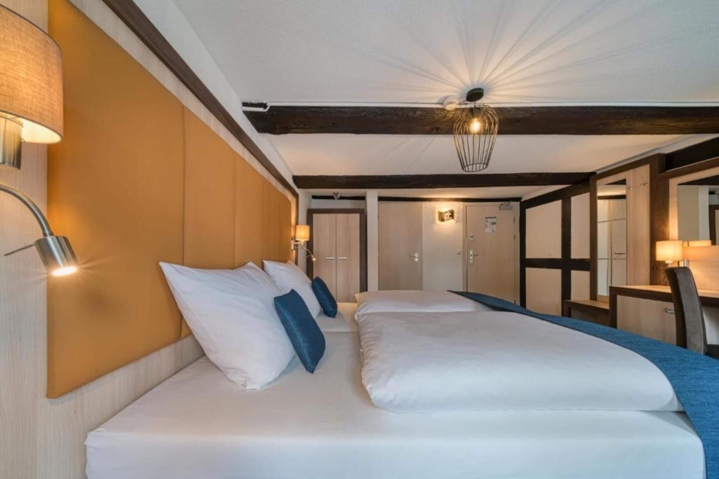 standard double room | desk, free wifi, bed sheets