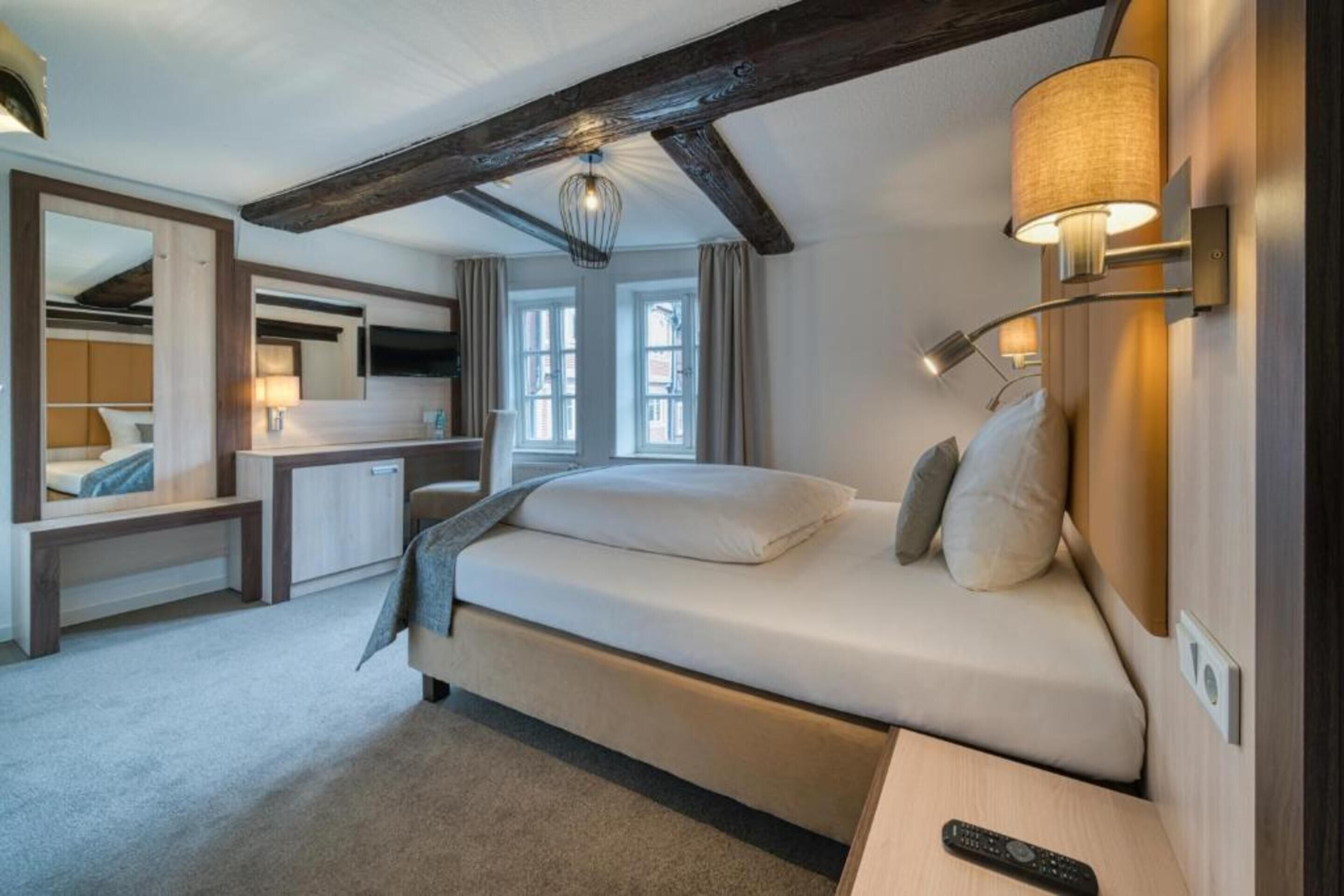 standard single room | desk, free wifi, bed sheets