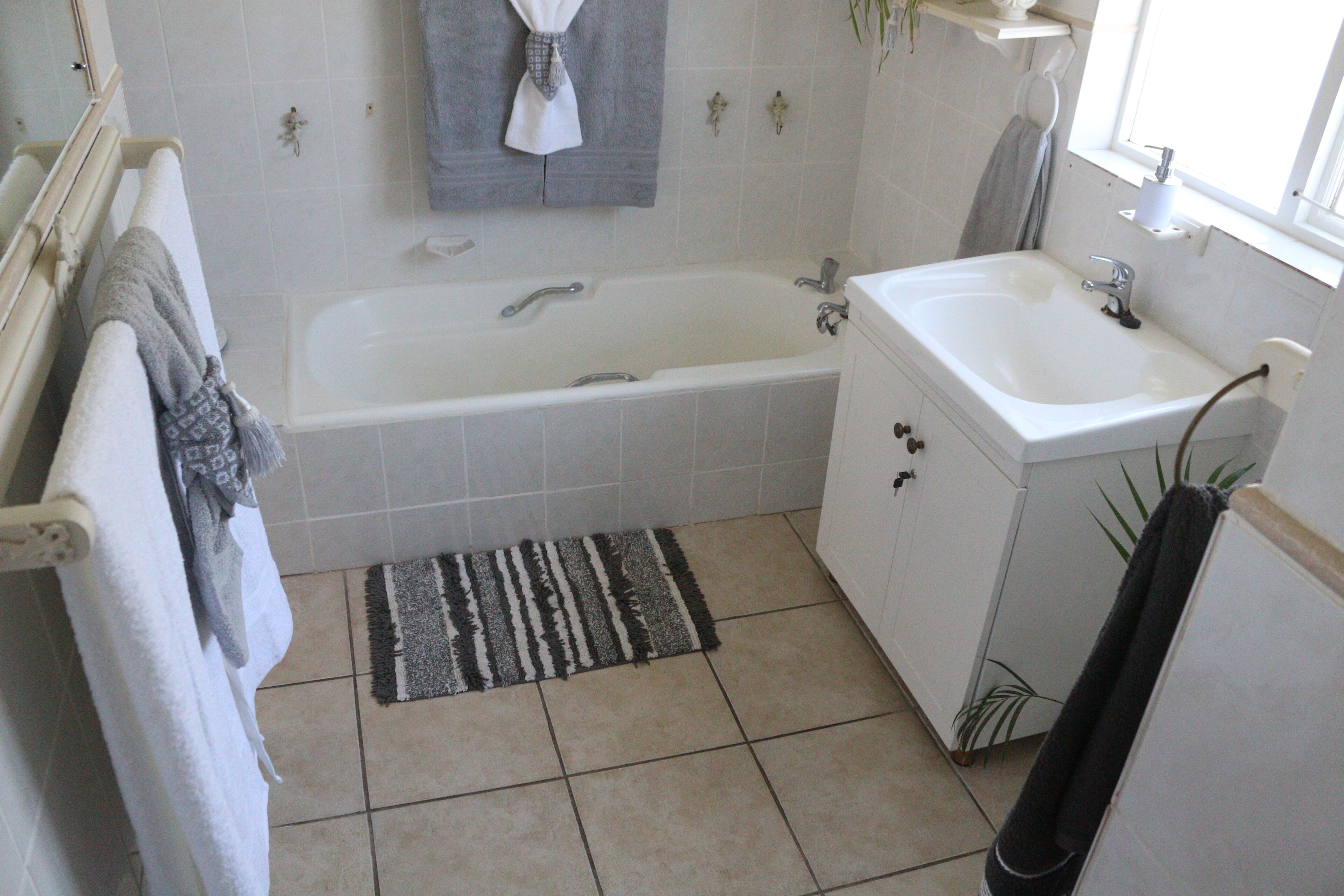 Articles de toilette gratuits, sèche-cheveux, serviettes fournies