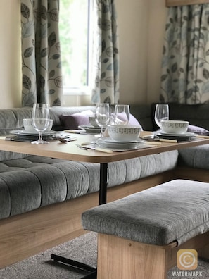 Dining - Kellysholidayhomes, Atlas, 3 bedroom Caravan, surrounded by nature (Weeley)
