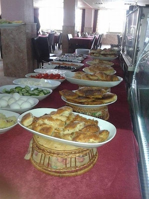 Free daily breakfast