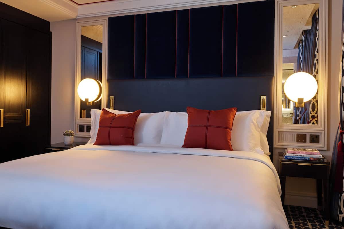 1 bedroom, premium bedding, free minibar, in-room safe