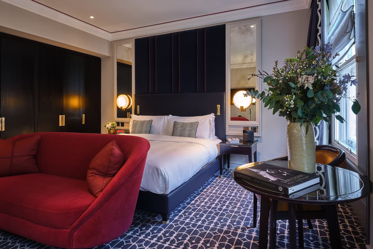 1 bedroom, premium bedding, free minibar, in-room safe