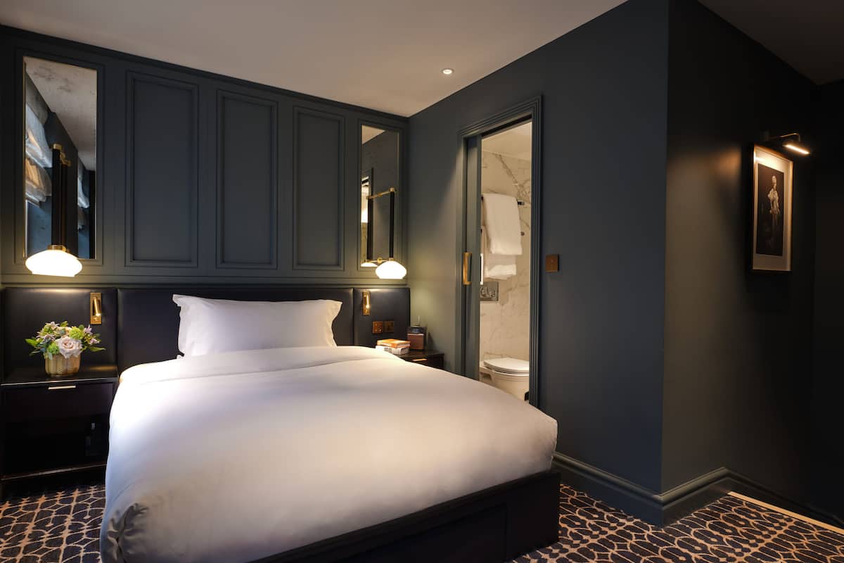 1 bedroom, premium bedding, free minibar, in-room safe