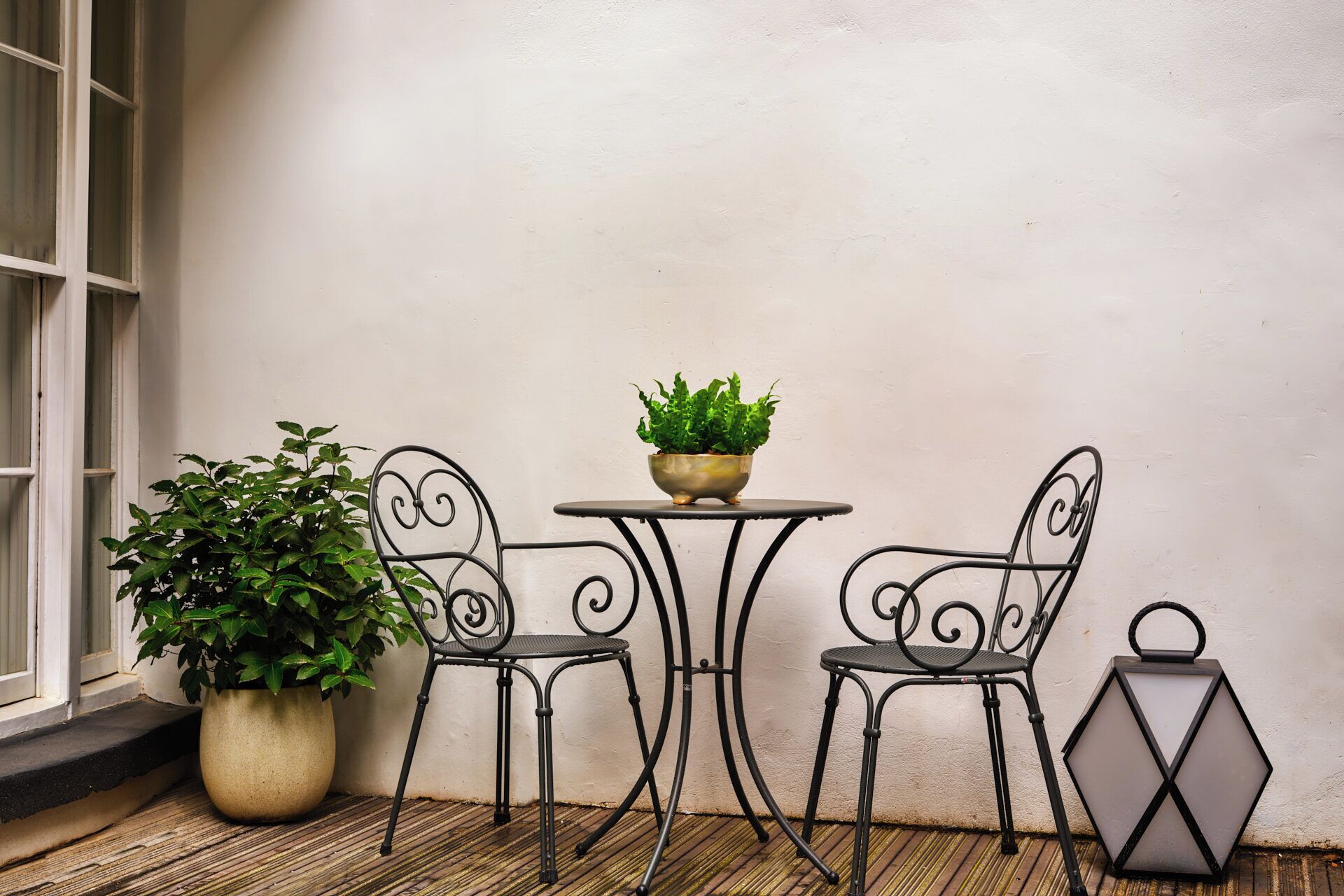 deluxe room (garden) | living area | flat-screen tv