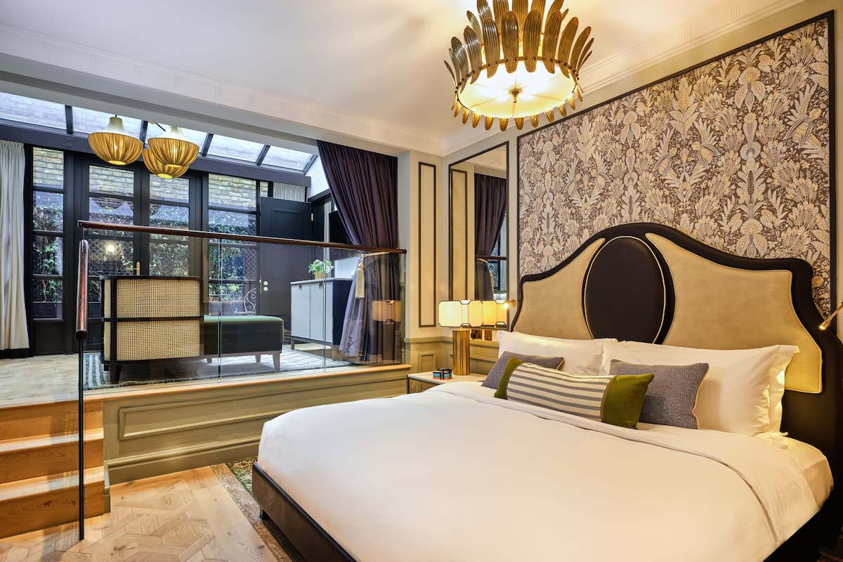1 bedroom, premium bedding, free minibar, in-room safe