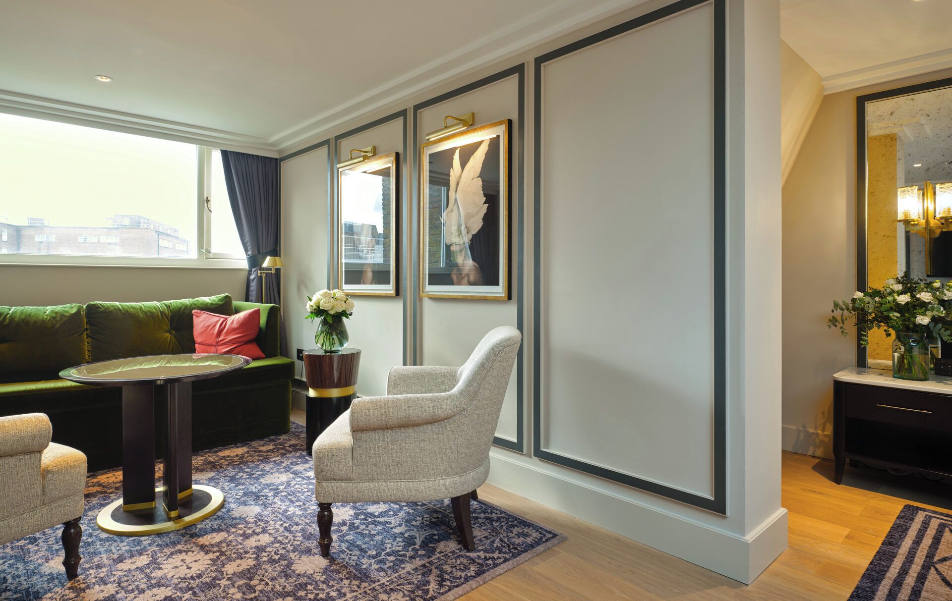 suite (skylight) | living area | flat-screen tv