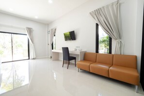 Family Suite | Desk, free WiFi, bed sheets - OYO 75378 Thawapee Resort (Rayong)