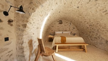 Traditional Arch Room | Minibar, in-room safe, individually decorated, individually furnished
