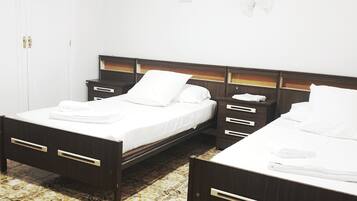 5 habitaciones, tabla de planchar con plancha, wifi y ropa de cama