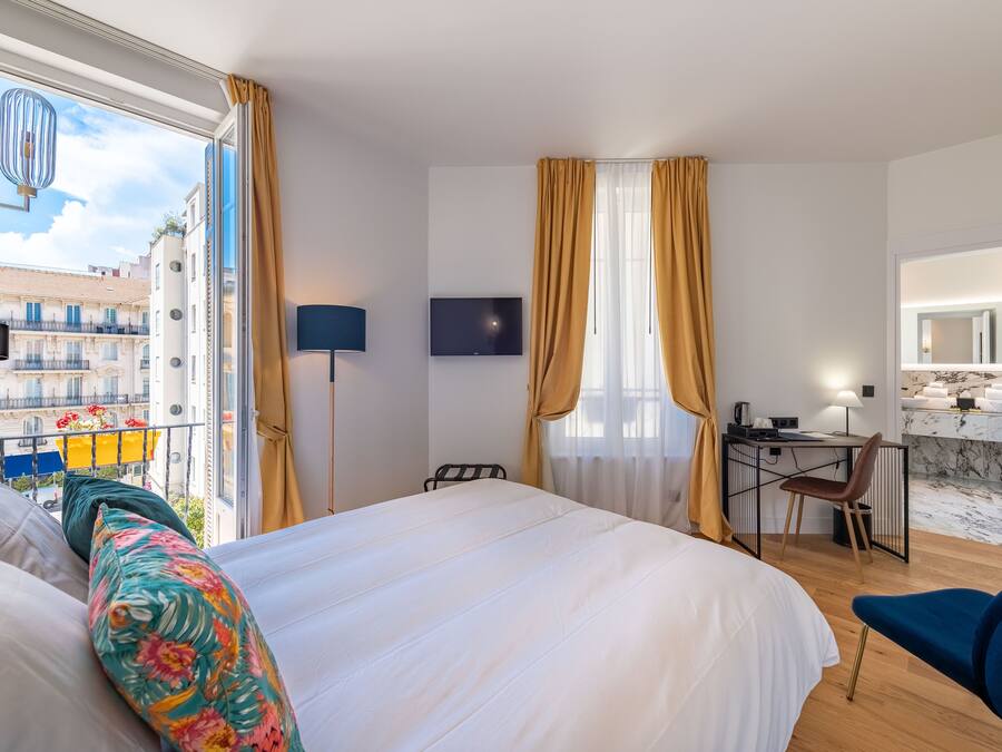Premium Double Room | Pillowtop beds, in-room safe, desk, laptop workspace