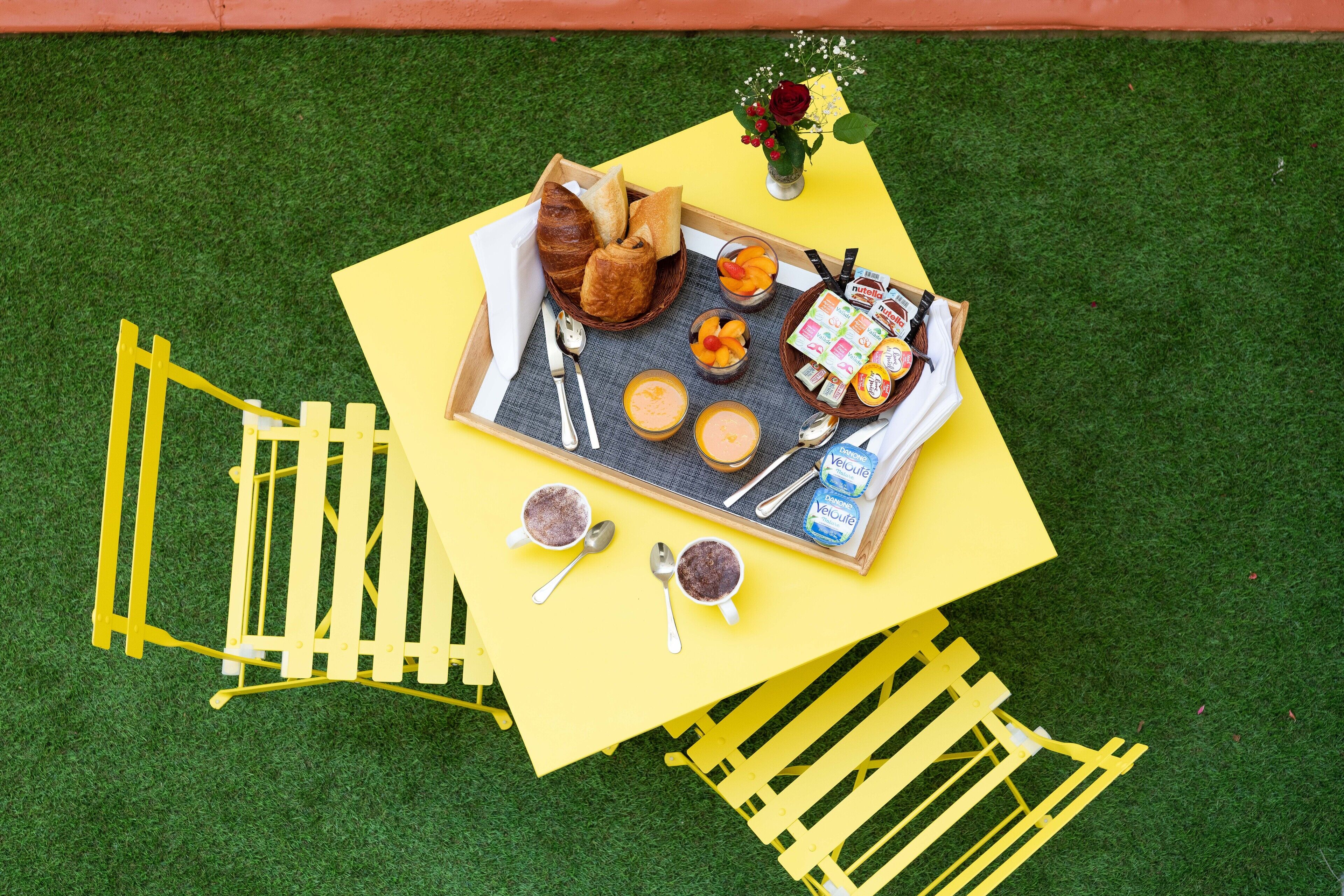 daily continental breakfast (eur 19 per person)