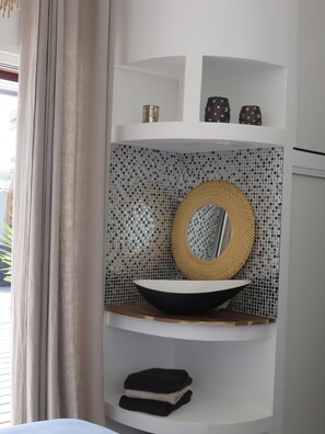 2 bedrooms, iron/ironing board, free WiFi