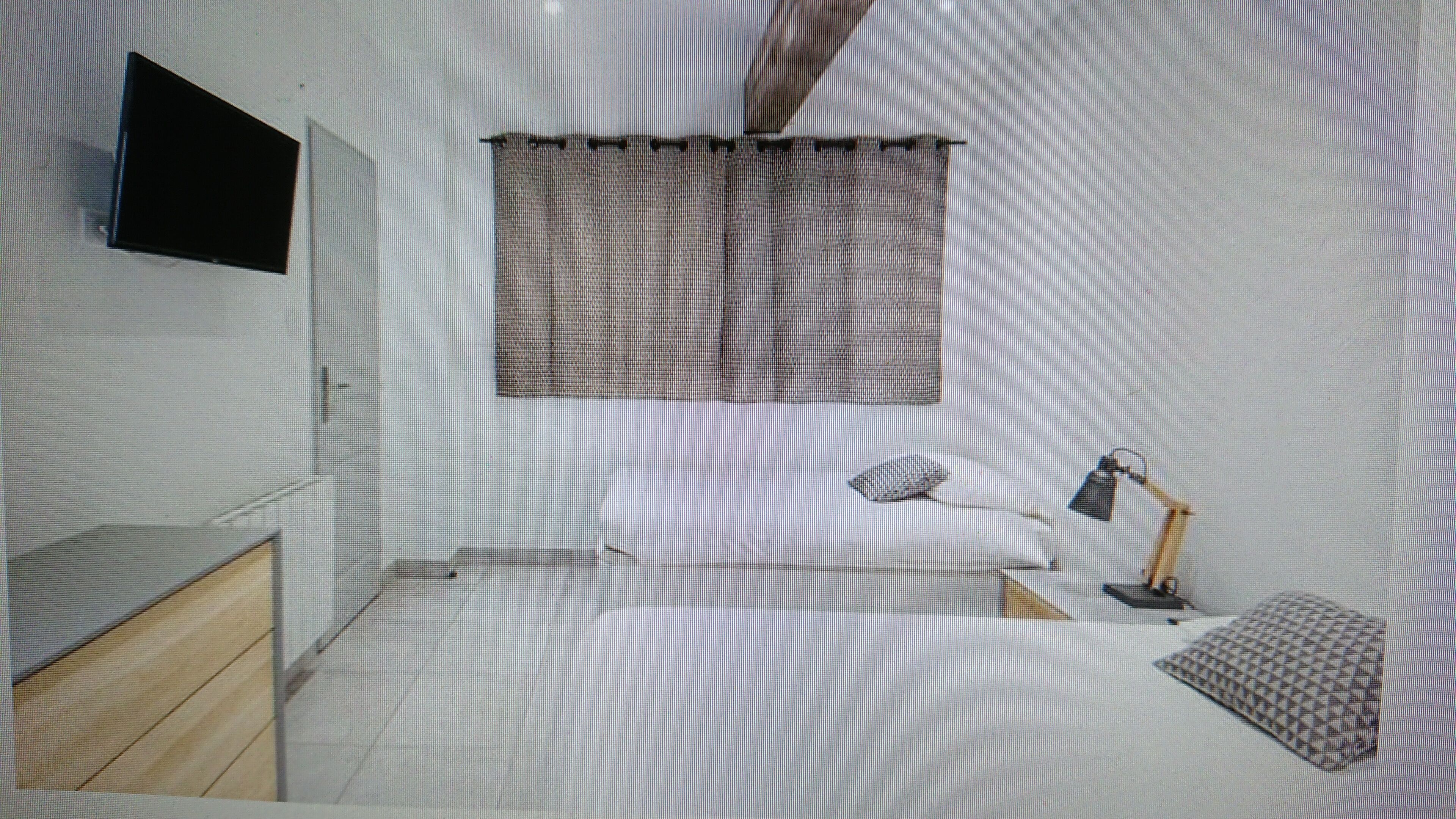 3 chambres, bureau, fer et planche à repasser, lit parapluie