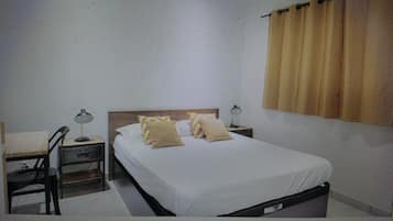 3 chambres, fer et planche à repasser, lit parapluie, Wi-Fi gratuit