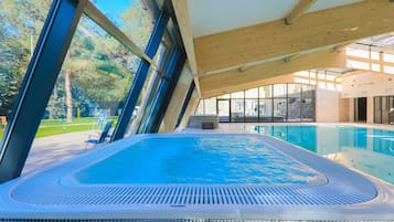 Indoor spa tub