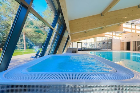 Bañera de hidromasaje interior