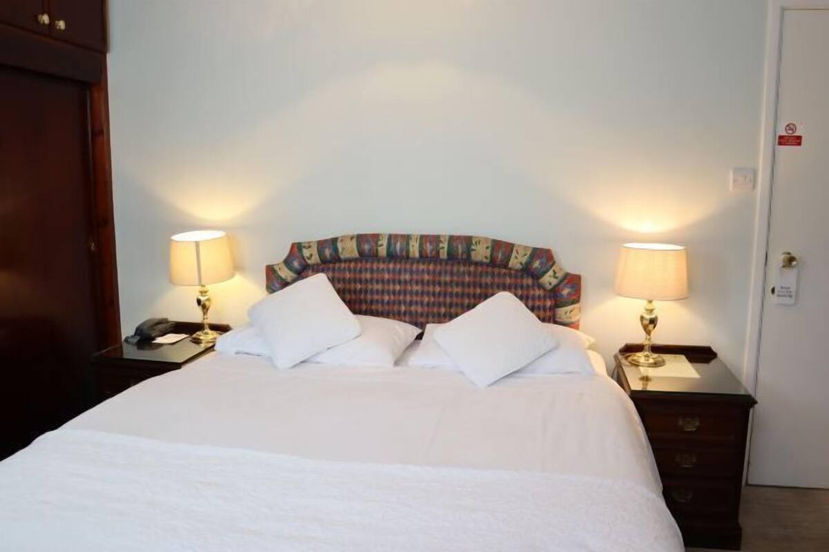 1 chambre, coffres-forts dans les chambres, bureau
