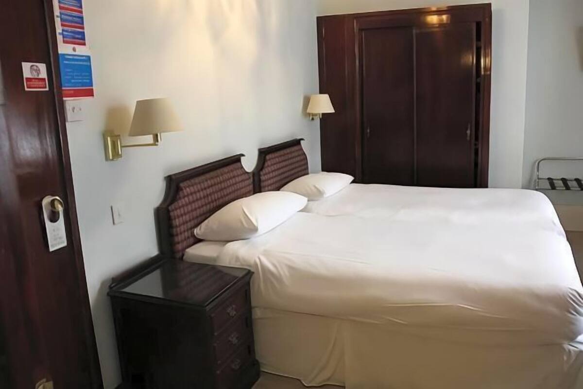 1 chambre, coffres-forts dans les chambres, bureau