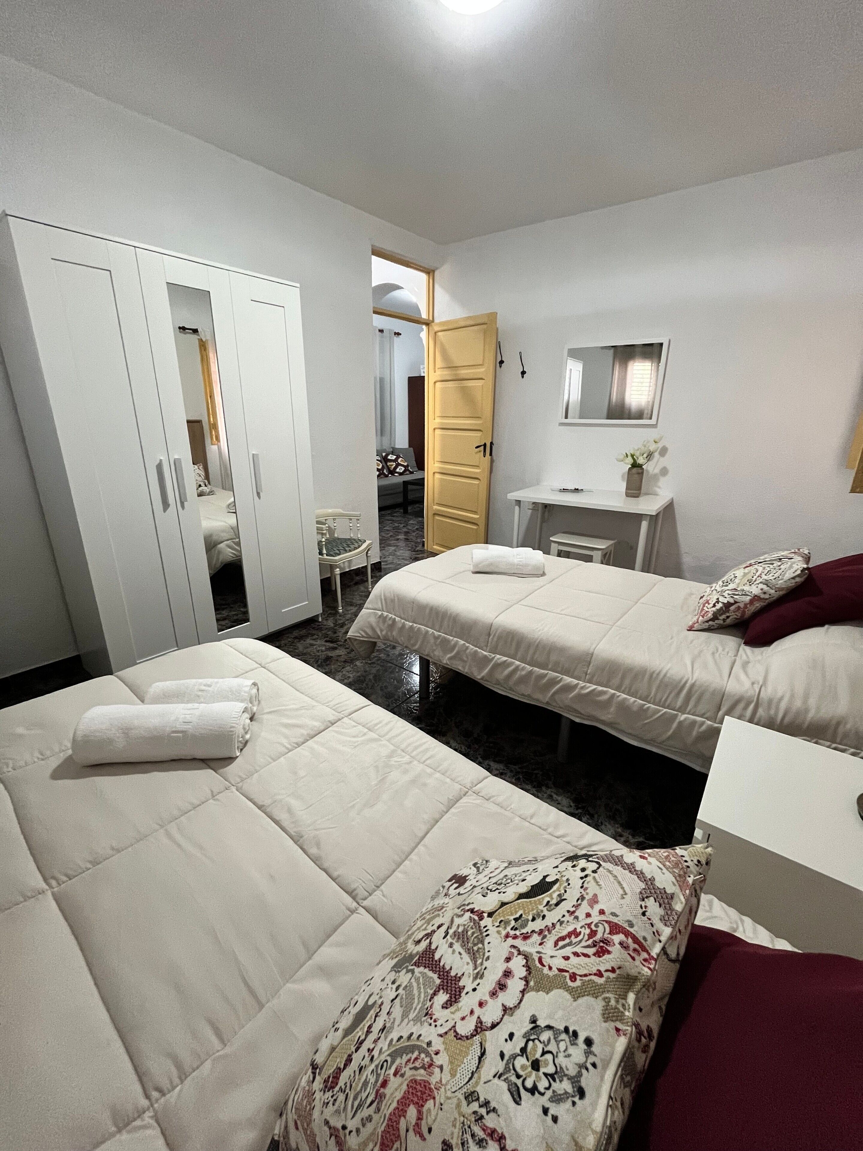 4 Schlafzimmer, Bügeleisen/Bügelbrett, kostenloses WLAN, Bettwäsche