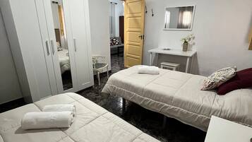 4 Schlafzimmer, Bügeleisen/Bügelbrett, kostenloses WLAN, Bettwäsche