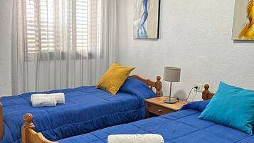 4 slaapkamers, een strijkplank/strijkijzer, gratis wifi, beddengoed