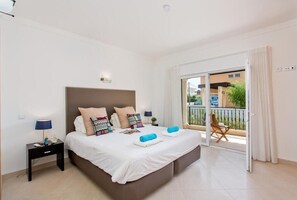 5 bedrooms, WiFi, bed sheets