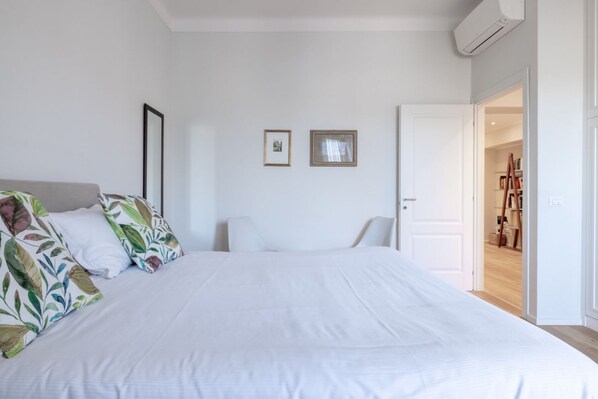 2 bedrooms, desk, soundproofing, iron/ironing board