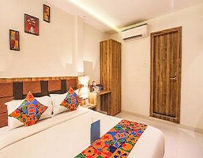 Deluxe Room | Premium bedding, desk, rollaway beds, free WiFi - Hotel Gateway Inn (Mumbai)
