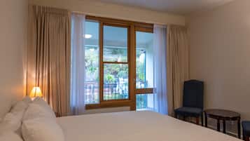 Standard Forest Room | Minibar, in-room safe, iron/ironing board, WiFi